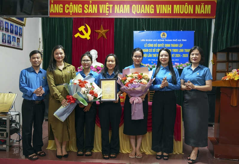 LĐLĐ Thành phố thành lập CĐCS Công ty TNHH Thương mại và Dịch vụ Linh Trang.